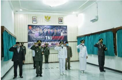 Bupati dan Wabup Ikuti Upacara Peringatan HUT TNI Ke-75 Secara Virtual