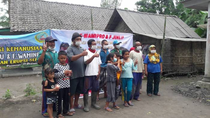 F-Jinlu Bersama F-Waminpro Berikan Bantuan Kepada Korban Erupsi Gunung Semeru