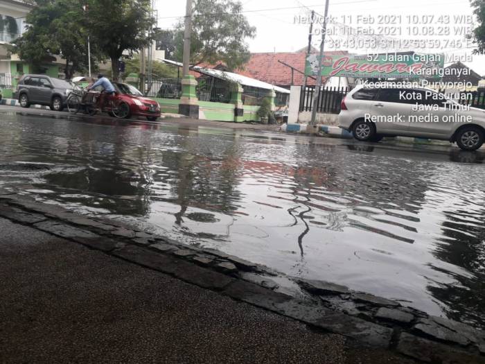 Tak Kunjung Diperhatikan, Jalan Gajah Mada Kota Pasuruan Kerap Jadi Genangan Air