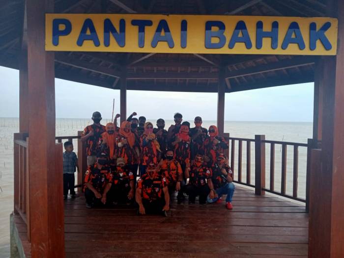 Jelajahi Kisah dan Pesona Pantai Bahak