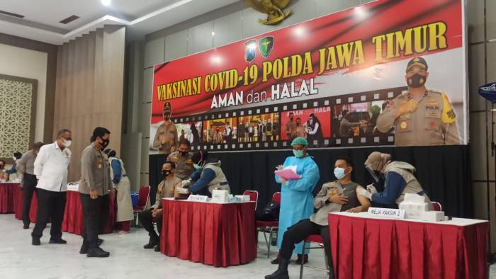 Polisi Gelar Vaksinasi Kepada ASN dan Satker di Lingkungan Polda Jatim