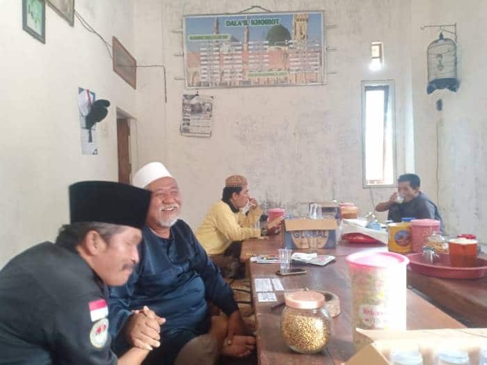 Crew Gempurnews Adakan Halal Bihalal Di Rumah Kyai Sarkowi