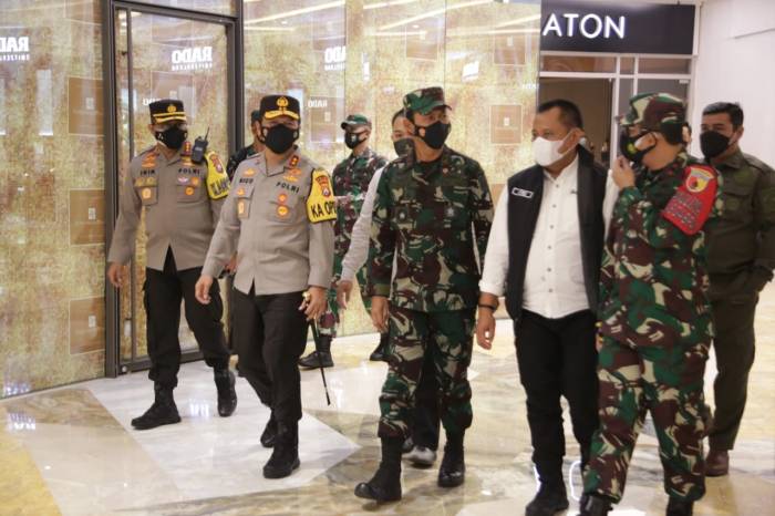 Forkopimda Jatim Pantau Prokes di Pusat Perbelanjaan Plaza (TP) Surabaya