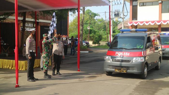 Percepat Vaksinasi, Polisi di Bojonegoro Meluncurkan Vaksin Mobile ASTUTI Sasar Warga Pelosok Desa