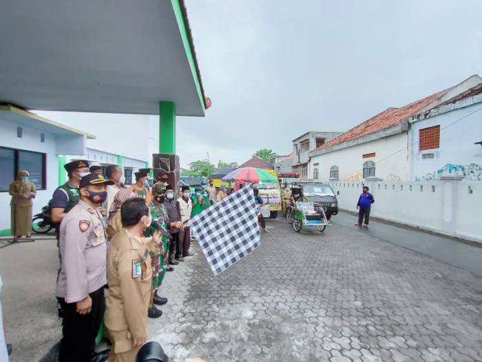 Forkopimda Lumajang Salurkan Bantuan 19.681 Sak Beras Kepada Masyarakat Terdampak PPKM