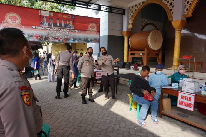 Gelar Vaksinasi, Kapolres Imbau Masyarakat Mendaftarkan Melalui Website Polres Bojonegoro