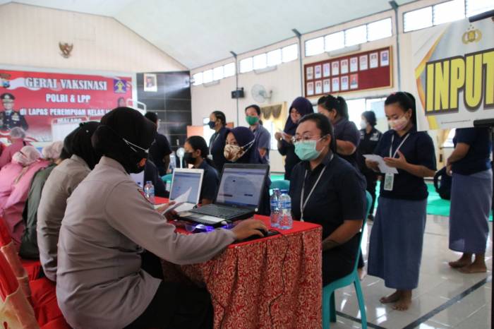 Serbuan Vaksin Polresta Malang Kota dlm rangka HUT Polwan ke 73.