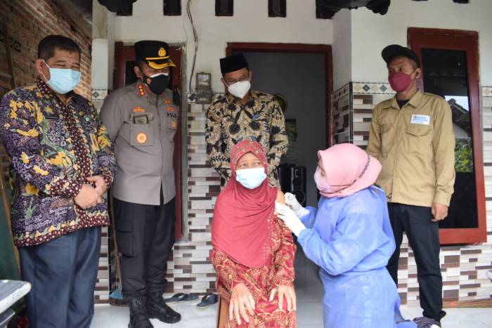 Kejar Target, 60 Persen Vaksinasi Lansia di Sidoarjo dalam Seminggu