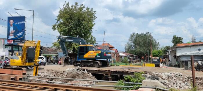 Proyek Flyover JPL-64 Krian, Warga Mulai Kosongkan dan Bongkar Bangunan
