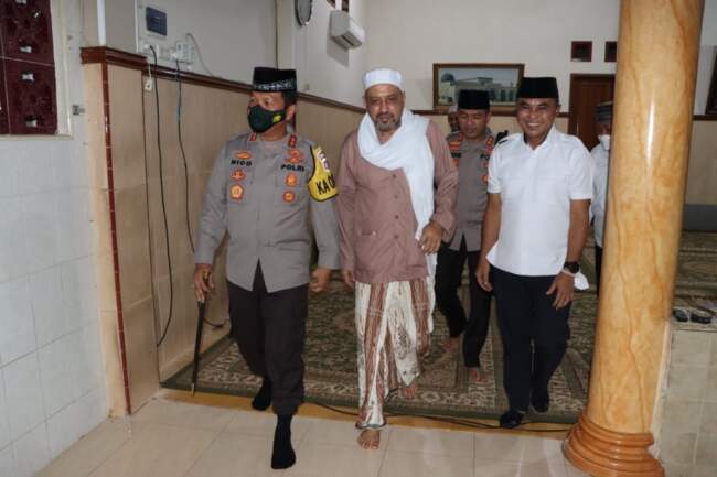 Jaga Kebhinekaan, Kapolda Jatim Silaturahmi dengan Tokoh Agama di Ponpes Suniyyah Salafiyah Pasuruan