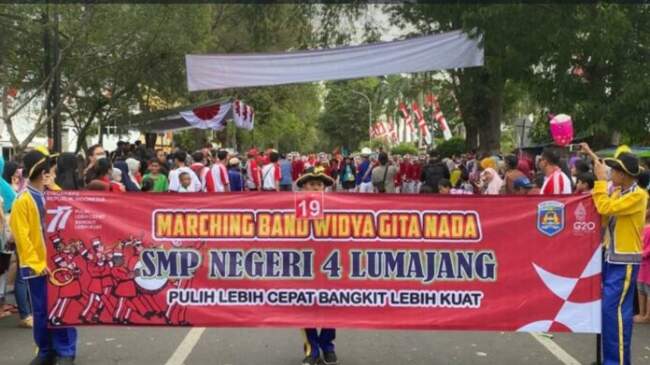 Drumband SMPN 4 Lumajang Juara 1 Dalam Rangka HUT RI KE 77