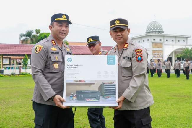 Tingkatkan Pelayanan Masyarakat, Kapolres Jombang Serahkan Printer Kepada Kapolsek Jajaran