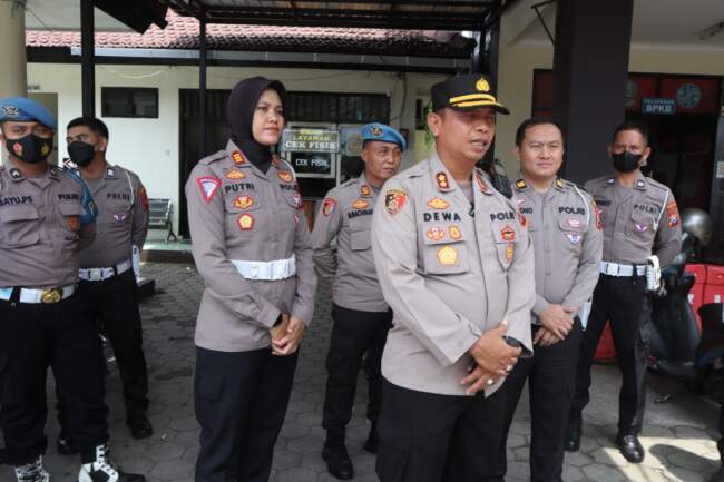 Optimalisasi Pelayanan, Kapolres Lumajang Cek Pelayanan di Samsat