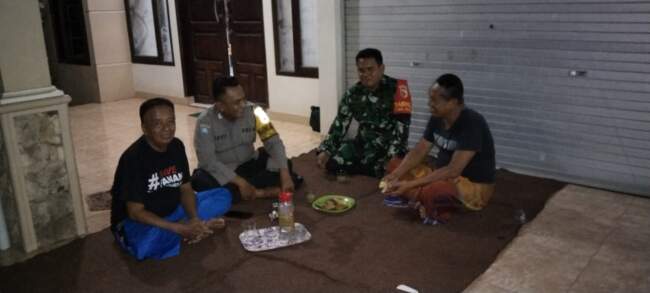 Serap informasi dan keluhan masyarakat anggota Polsek Kedungjajang Dialog dengan masyarakat, guna Bangun Perkuatan Kamtibmas