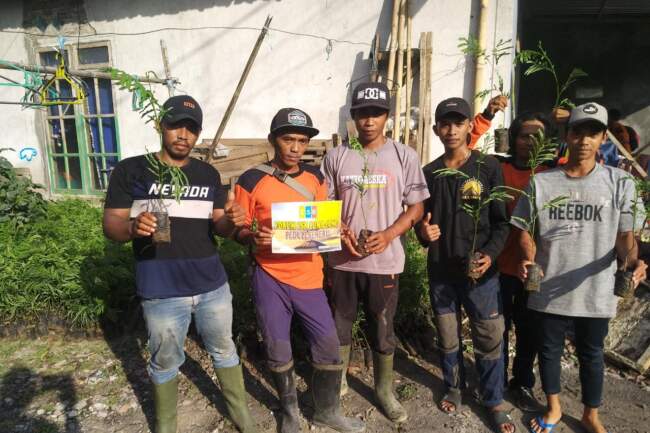 Forum CSR Lumajang bagikan bibit tanaman untuk masyarakat terdampak erupsi semeru