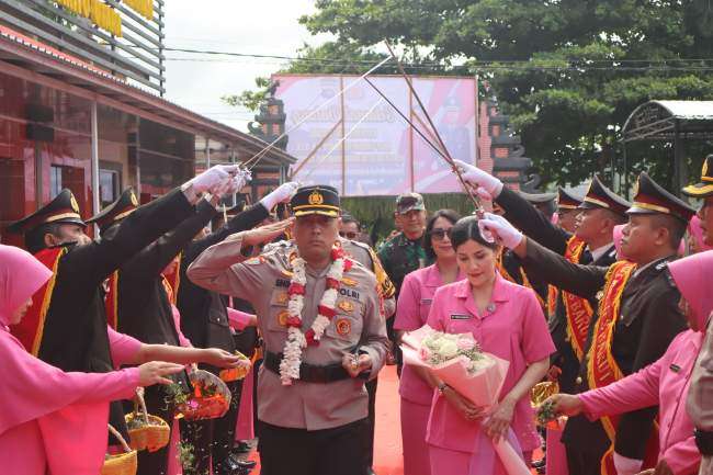 Polres Gelar Upacara Pisah Sambut Kapolres Barito Utara 