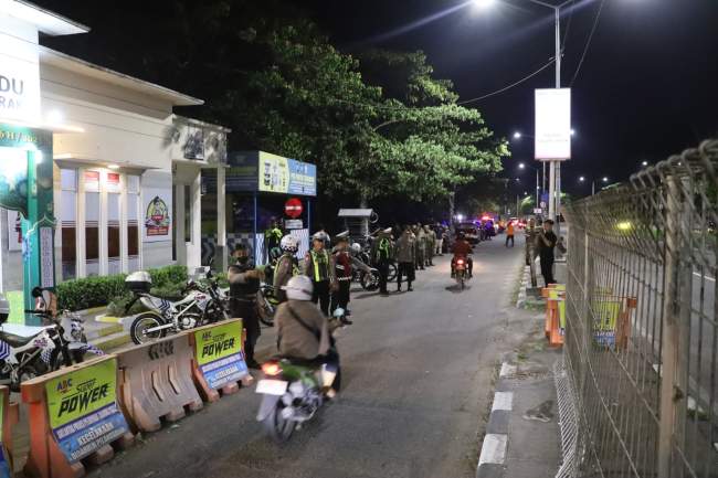 Jaga Surabaya Kondusif, TNI-Polri Gelar Patroli Skala Besar Pasca Pengesahan Warga Silat