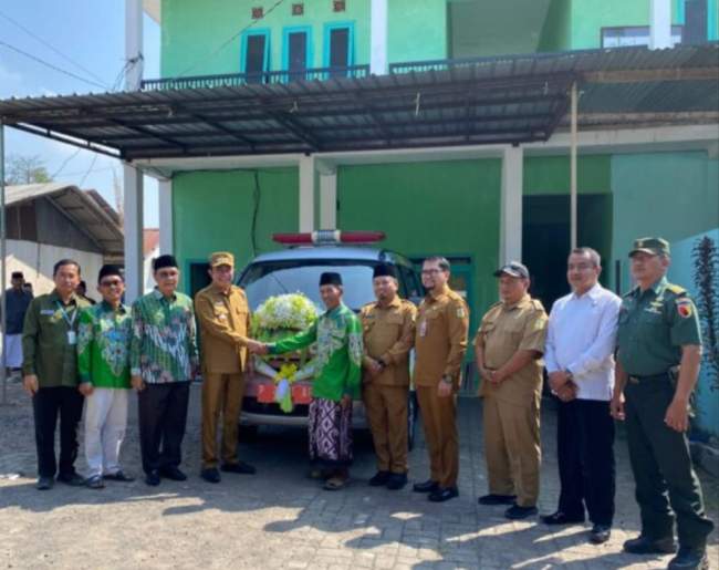 Bupati Bondowoso Serahkan Satu Unit Mobil Ambulans