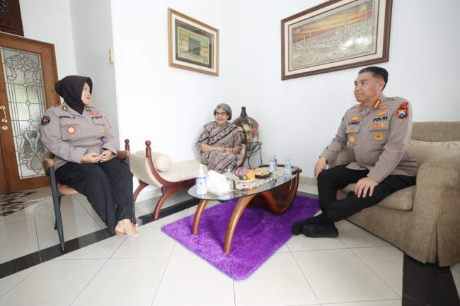 Hari Jadi ke-74 Humas Polri, Polda Jatim Anjangsana ke Purnawirawan