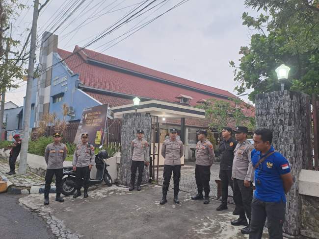 Polres Lumajang Sterilisasi Gedung Yos Sudarso Jelang Ibadah dan Perayaan Natal
