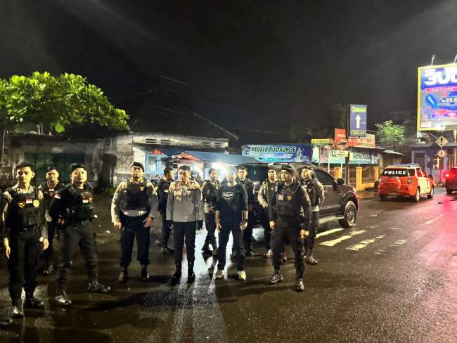 Pimpin Patroli Malam, Wakapolres Jember : Wujudkan Keamanan dan Kenyamanan Warga adalah Komitmen