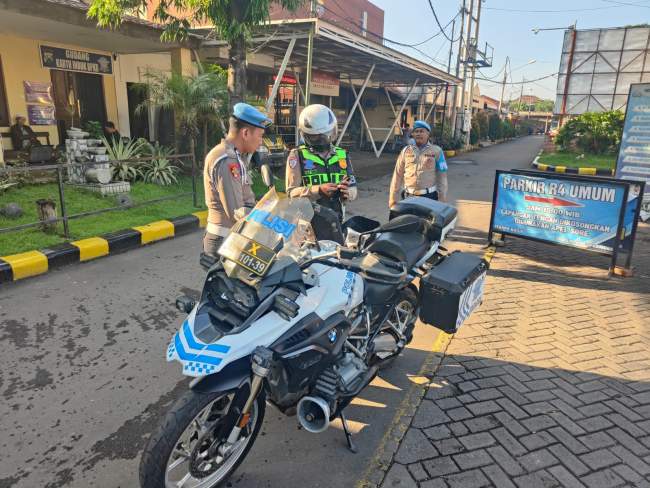 GELAR OPERASI KESELAMATAN PROPAM POLRES PASURUAN LAKSANAKAN GAKTIPLIN TERHADAP ANGGOTA POLRES PASURUAN