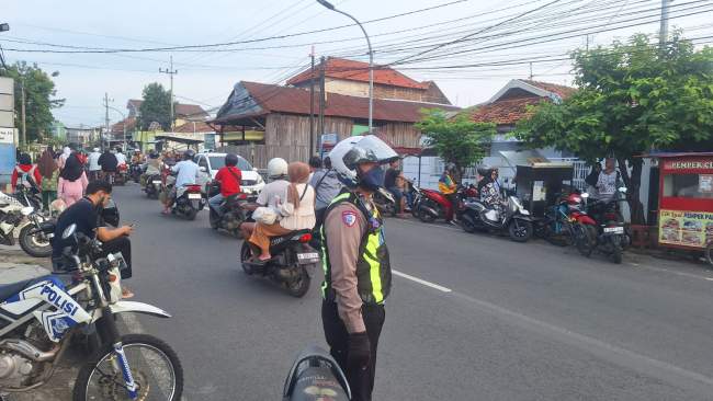 Lonjakan Kendaraan Jelang Buka Puasa, Satlantas Polres Pasuruan Kota Perketat Pengamanan di Titik Rawan