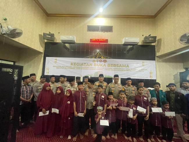 Merajut Kebersamaan, Polres Pelabuhan Tanjung Perak Buka Bersama Insan Pers dan Santuni Anak Yatim