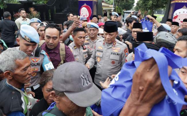Ramadan Berkah, Kapolda Jatim Berbagi Takjil dan Buka Puasa Bersama Elemen Masyarakat