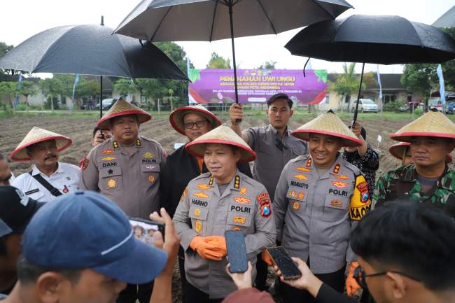 Ambil Peran Strategis Ketahanan Pangan, Polres Kediri Polda Jatim Tanam Raya 3.000 Bibit Uwi Ungu