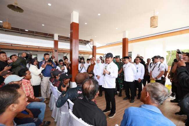 Menteri KKP Tambah Fasilitas SPBN dan Bantuan Kapal untuk Nelayan Banyuwangi