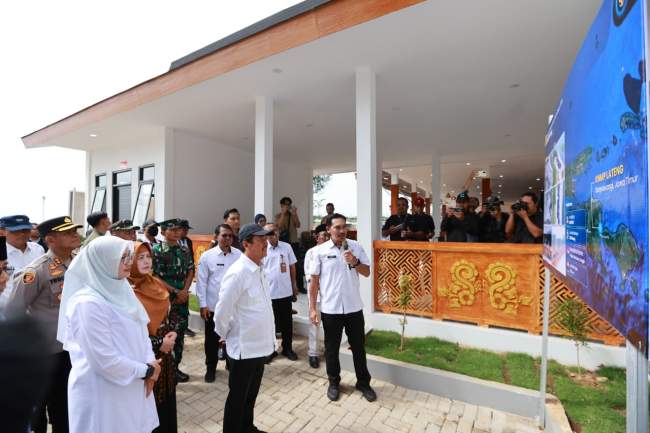 Bergaya Khas Osing, Menteri KKP Tinjau Proges Kampung Nelayan Merah Putih Banyuwangi