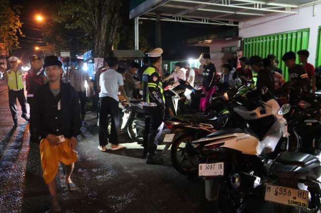Jaga Kamtibmas, Polres Bangkalan Bubarkan Kerumunan Warga Hendak Balap Liar