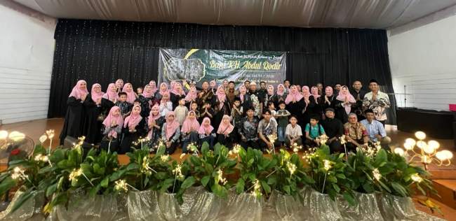 Pererat Silaturahmi, Keluarga Besar Bani KH Abdul Qodir Gelar Halal Bihalal di Lumajang