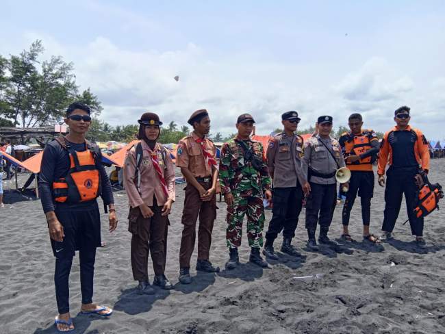 Polres Lumajang Perketat Pengamanan Wisata Pantai Watu Pecak Saat Libur Lebaran