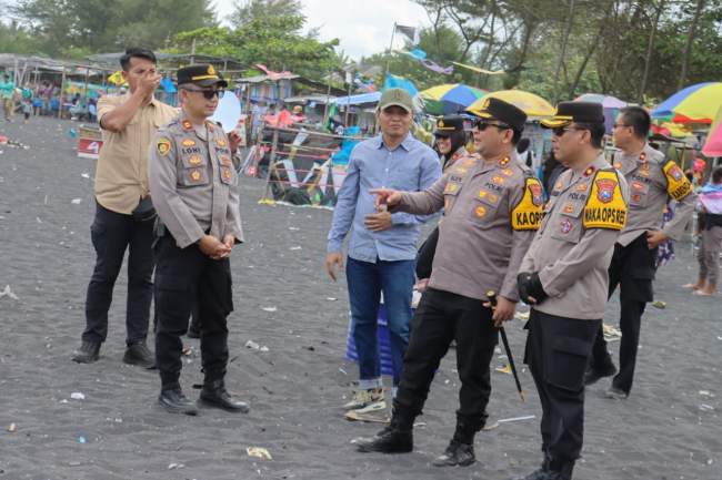 Usai Zoom Bersama Kapolri, Kapolres Lumajang Tinjau Wisata Naik Vespa