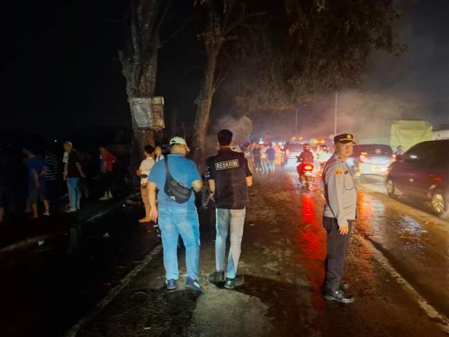 Kebakaran Hanguskan 9 Rumah di Ibul Besar III, Kapolres Ogan Ilir Turun Langsung ke Lokasi Bersama Personel