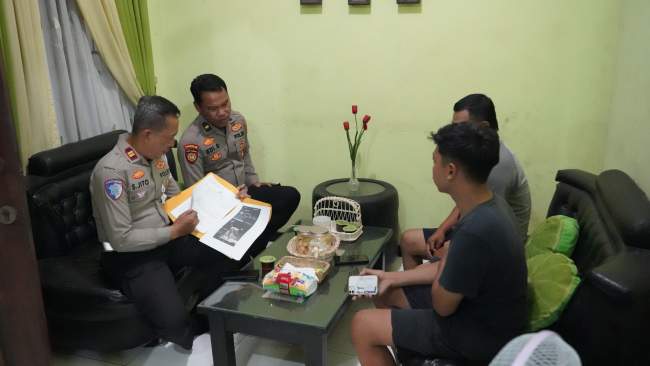 Aksi Freestyle Viral di Mojokerto Berujung Klarifikasi, Polisi Datangi Rumah Tiga Pemuda