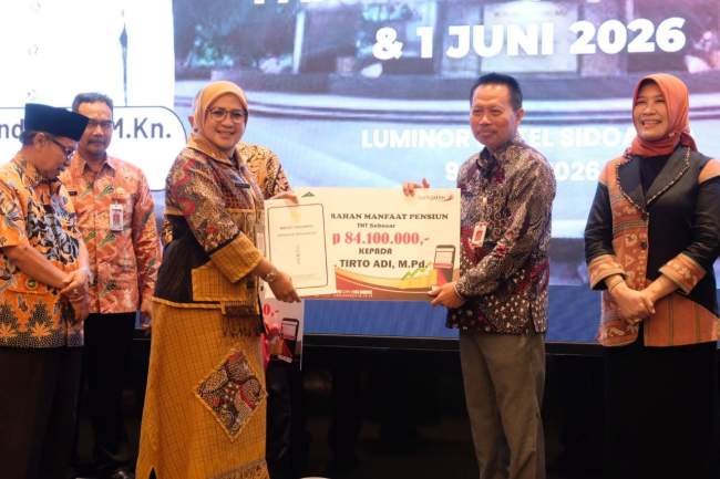 Kabupaten Sidoarjo Serahkan SK Purna Tugas Ke 141 PNS