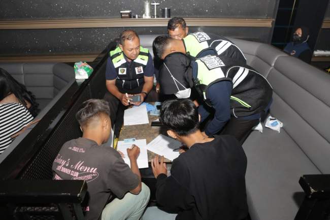 Polda Jatim Razia THM Surabaya, 106 Pengunjung Dites Urine, Hasilnya Seluruhnya Negatif