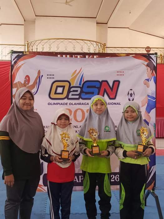 Sempurna di Lima Babak, Hayumi Ramiza Haslin Sabet Juara O2SN Catur SD Putri Lumajang.