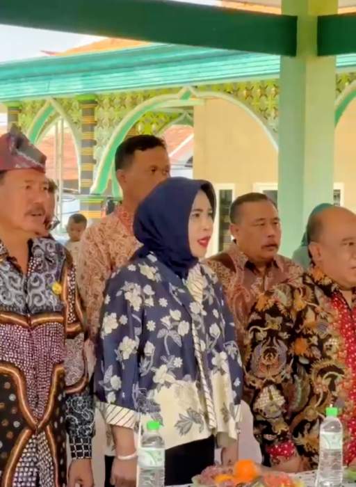 Langkah Nyata Dan Menguatkan Gizi dan Menghidupkan Ekonomi Desa, Wabup Mimik Resmikan Dapur SPPG Prasung,