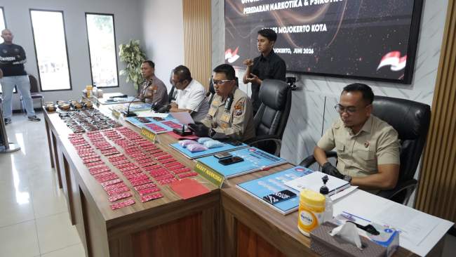 Telusuri Peredaran Penyalahgunaan Narkotika, Polres Mojokerto Kota Berhasil Amankan Terduga Kurir 330 Catride Vape