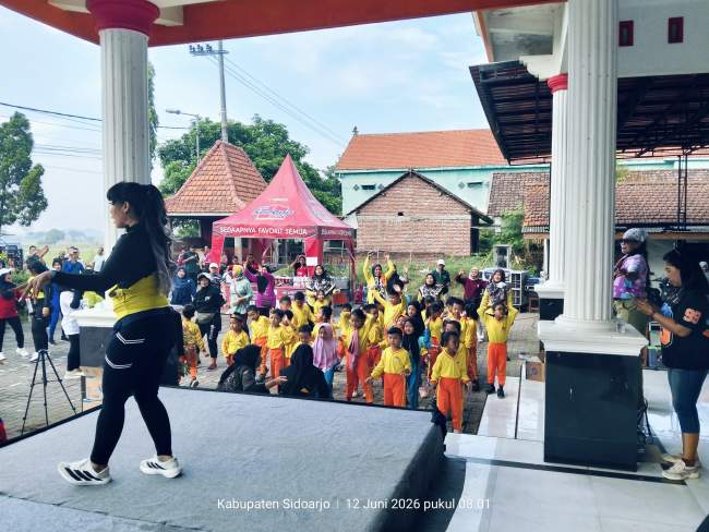 Senam Bersama Masyarakat Luas Desa Grabagan Dan Muspika Kecamatan Tulangan