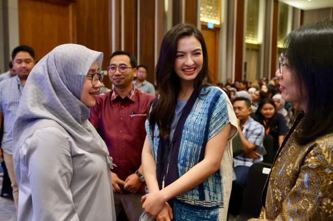 Terpesona dengan Keelokan Alamnya, Raline Shah Ajak Keluarga Jelajahi Banyuwangi