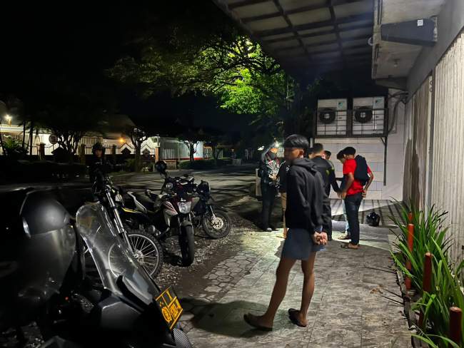 Patroli KRYD Dini Hari, Polres Lumajang Periksa Kelompok Pemuda untuk Cegah Kejahatan 4C