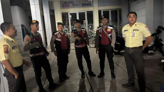 Patroli Perintis Presisi, Sat Samapta Polres Lumajang Beri Imbauan Keamanan kepada Security Bank BNI