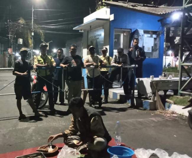 Warga perum BMP perkuat aktivasi Siskamling, selain mencegah kemungkinan gangguan Kamtibmas juga sebagai sarana Silaturahmi