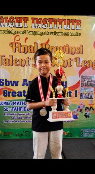 Siswa Kelas 2 SD Tahfidz Al Aziz Lumajang Sabet 3 Juara Sekaligus di Smart Talent League Provinsi Jatim