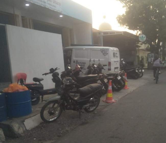 Fasilitas Umum Runtuh : Hak Pejalan Kaki di Rebut, Trotoar Dialihfungsikan Jadi Parkiran SPPG